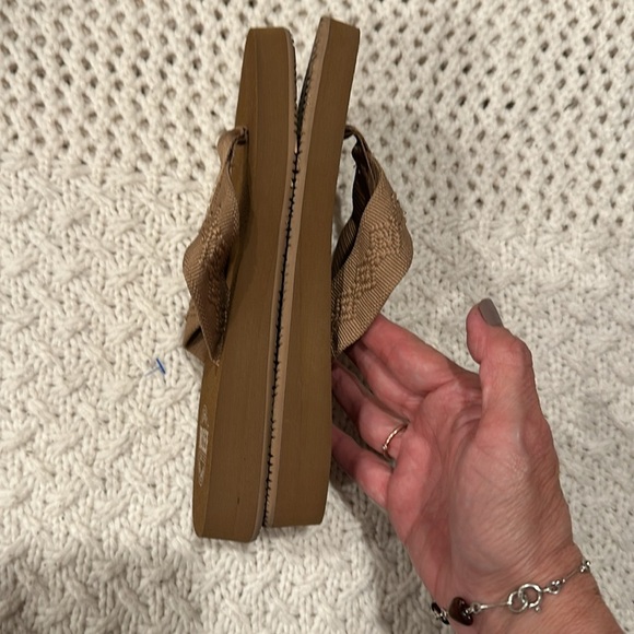 NWOT Reef Brown Flip Flops Kids 6 UNISEX - Picture 2 of 5